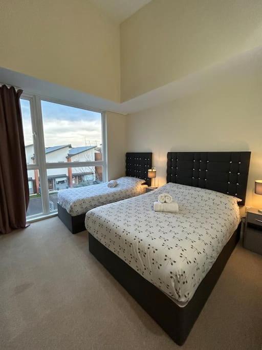 Comfortable 3-storey House With Free Car Parking *