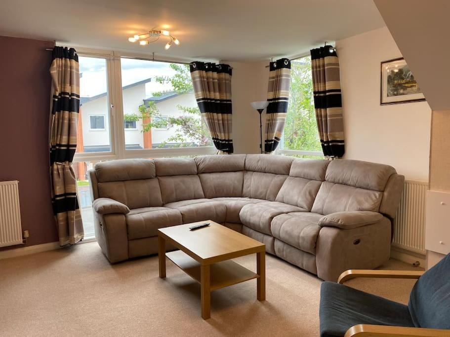 Comfortable 3-storey House With Free Car Parking * Manchester