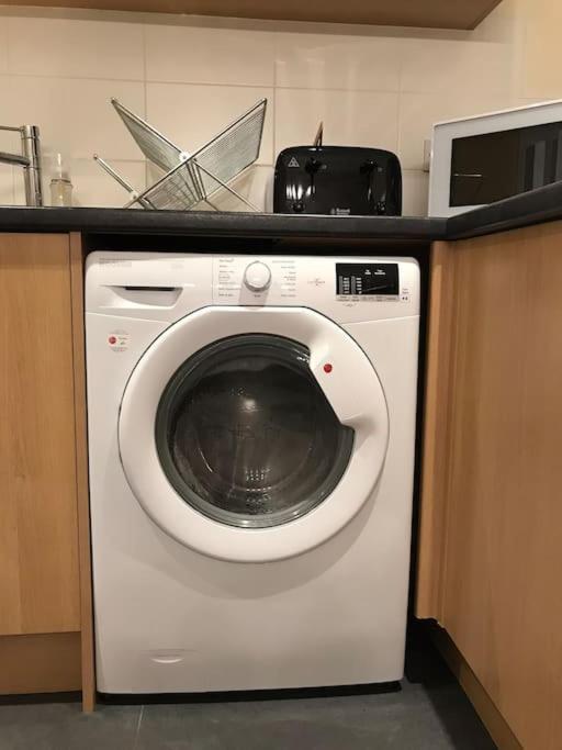 Holiday home Comfortable 3-storey House With Free Car Parking Manchester