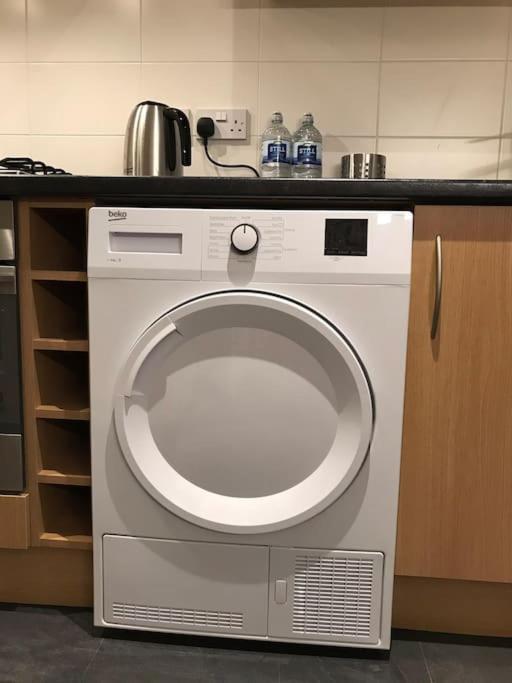 Holiday home Comfortable 3-storey House With Free Car Parking
