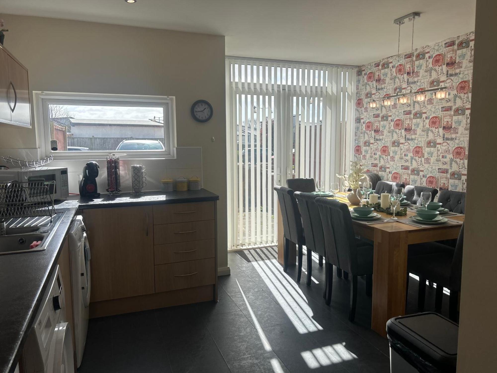 Holiday home Comfortable 3-storey House With Free Car Parking Manchester